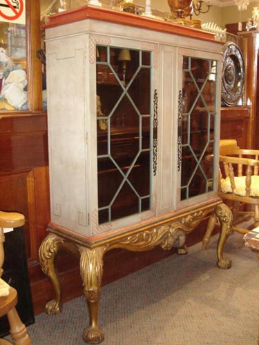 Painted and giltwood Chinoiserie cabinet