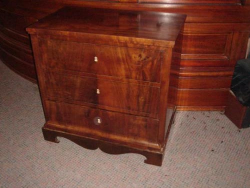 Biedermeier chest of drawers in mahogany