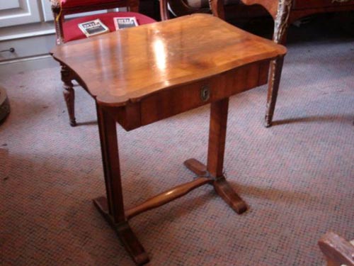 Vienese Biedermeier walnut table