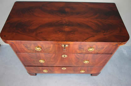 FANCY BRASS DOUBLE DRAWER PULL WITH BACKER PLATE AND KEYHOLE OAK SLANT DESK LID